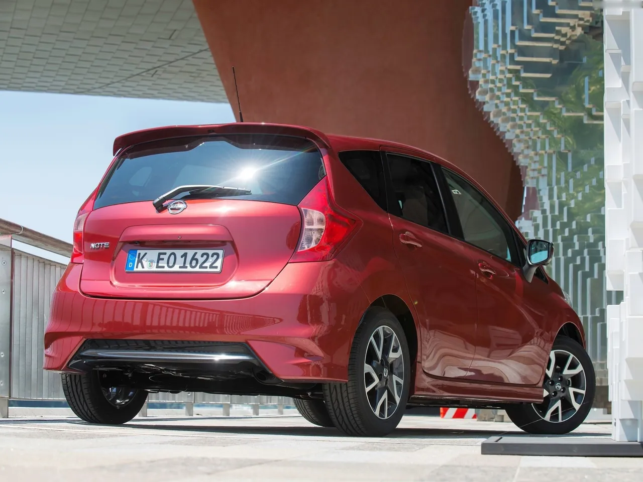 Nissan Note (2014) - Rear Three-Quarter