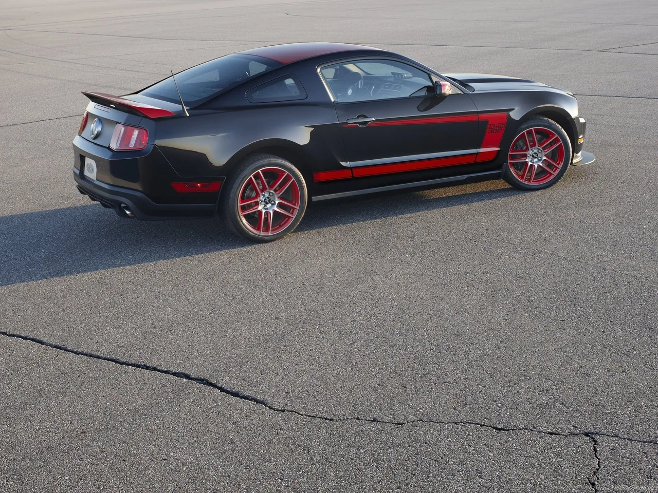 Ford Mustang Boss 302 Laguna Seca (2012) – zadní pohled