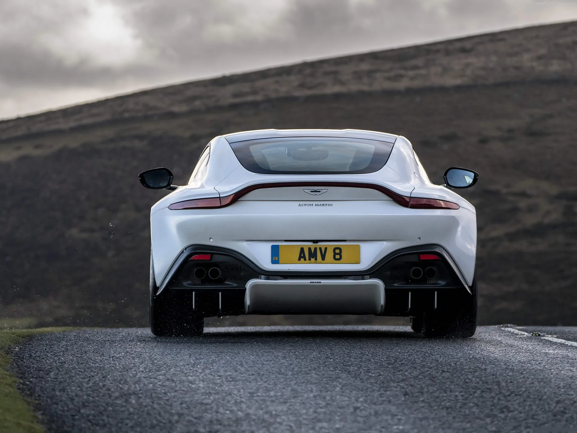 Aston Martin Vantage Morning Frost White (2019) - Rear