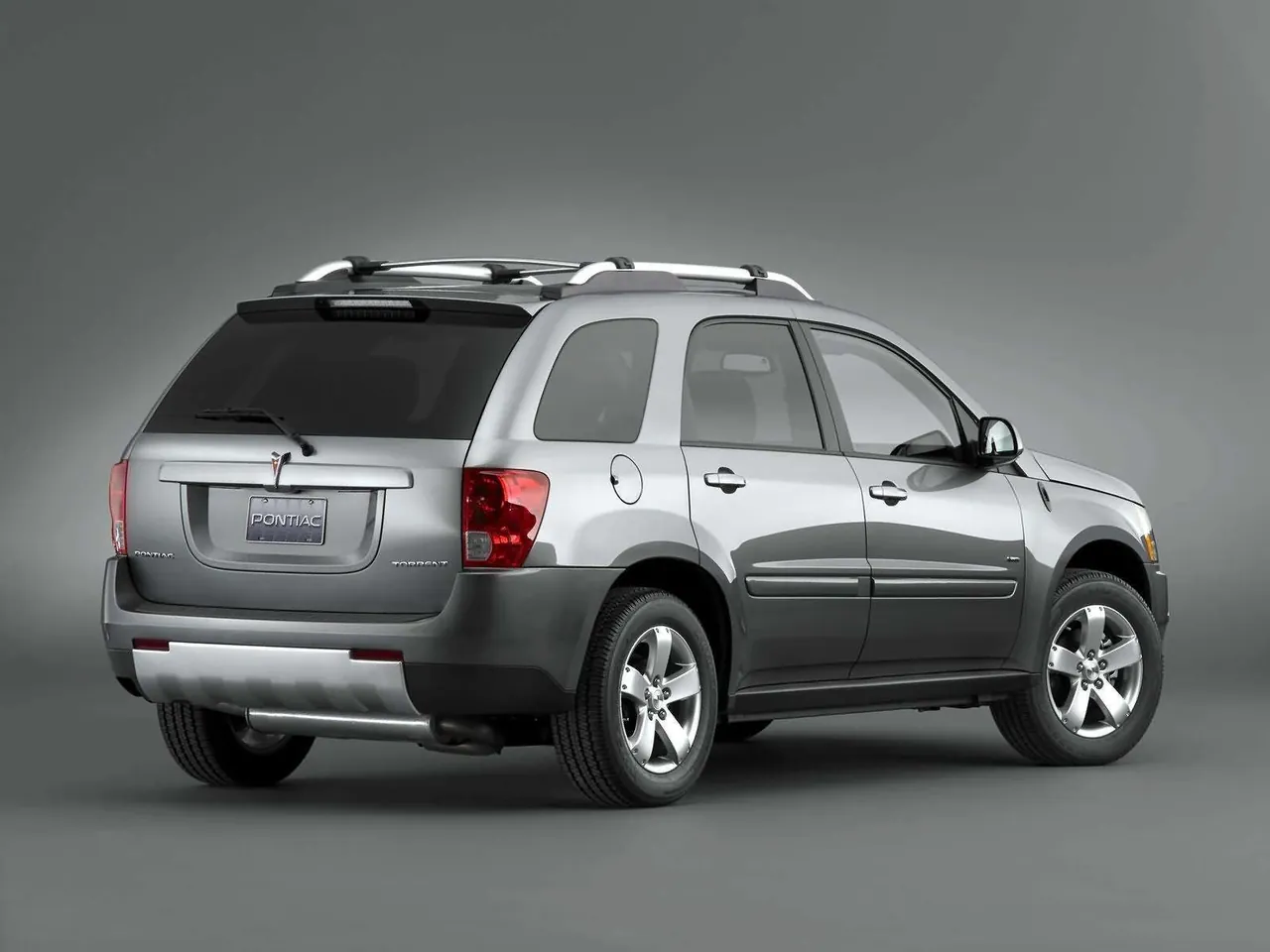 Pontiac Torrent (2006) – zadní tříčtvrteční pohled