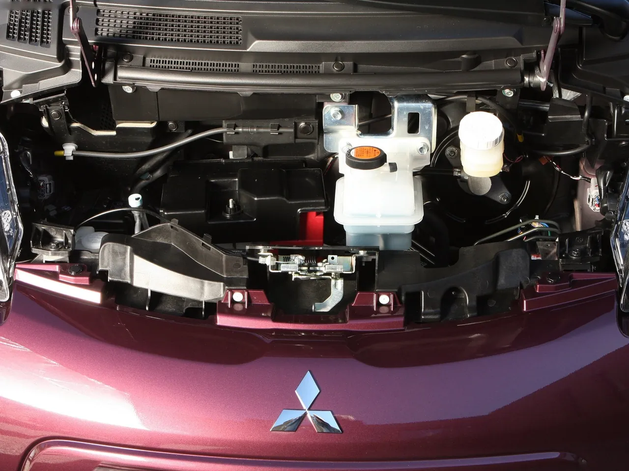 Mitsubishi i-MiEV (2011) – motorový prostor