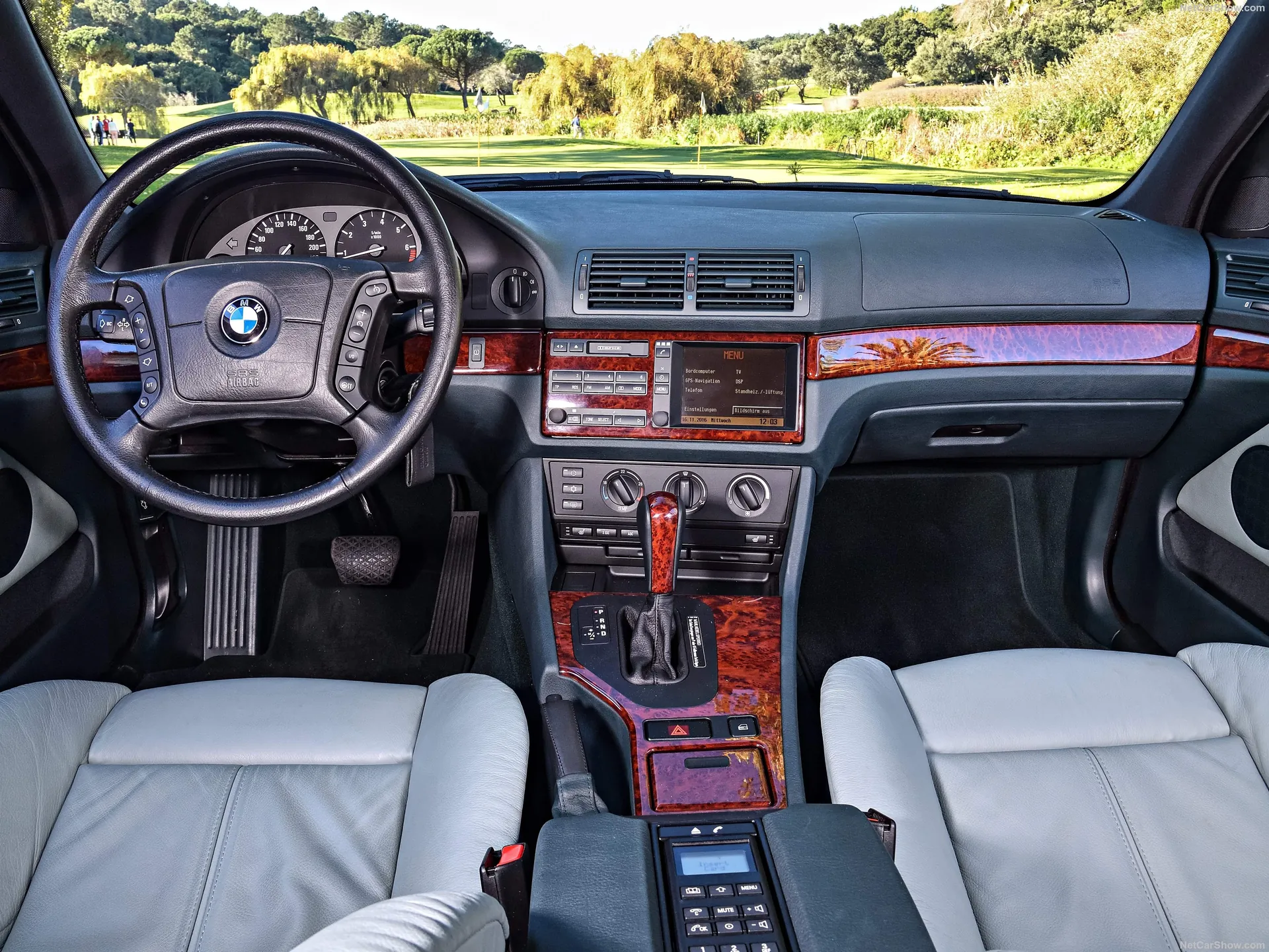 BMW 5-Series (1996) – interiér