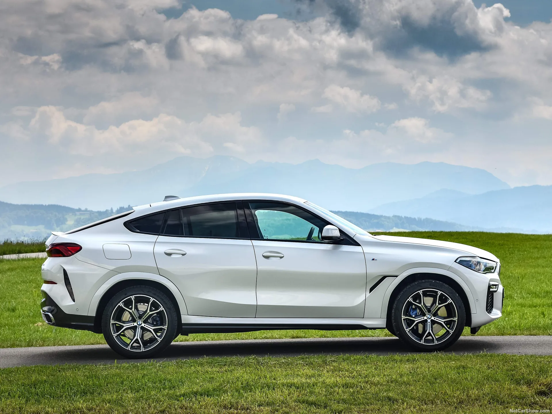 BMW X6 (2020) – boční profil