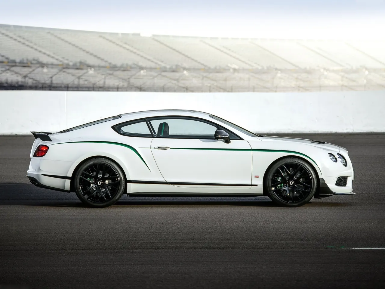 Bentley Continental GT3-R (2015) – boční profil