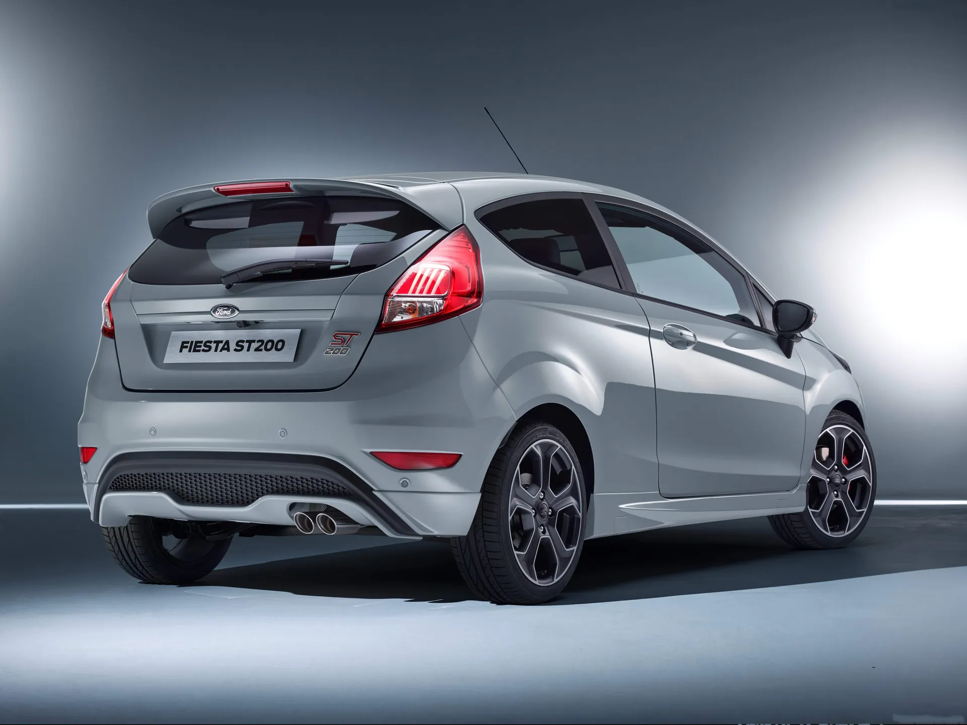 Ford Fiesta ST200 (2017) – zadní tříčtvrteční pohled