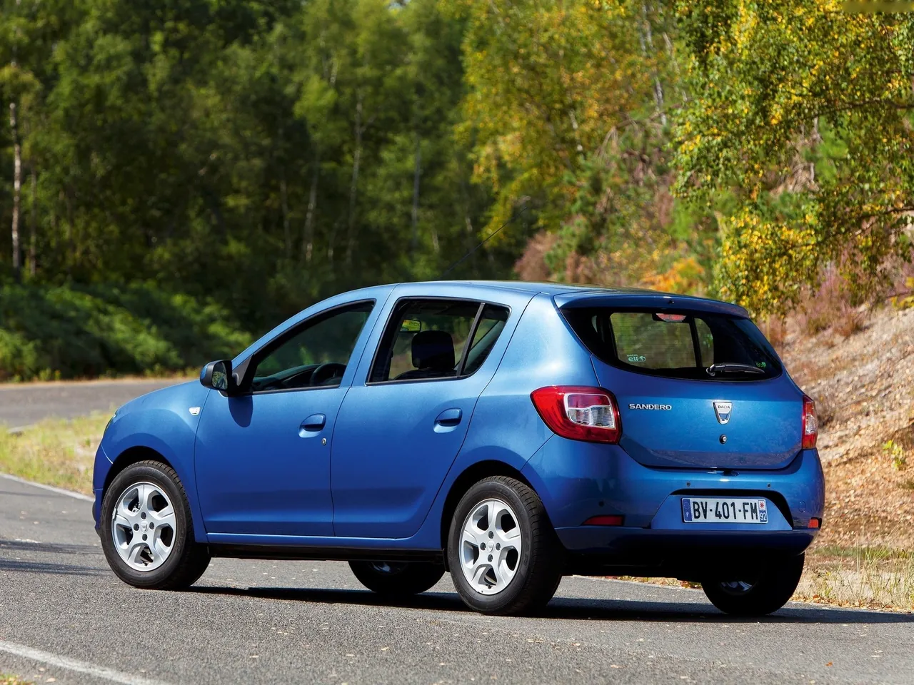 Dacia Sandero (2013) – zadní tříčtvrteční pohled