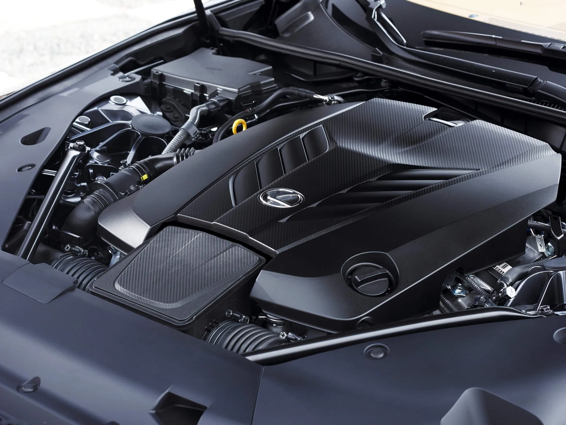 Lexus LC 500 (2018) – motorový prostor