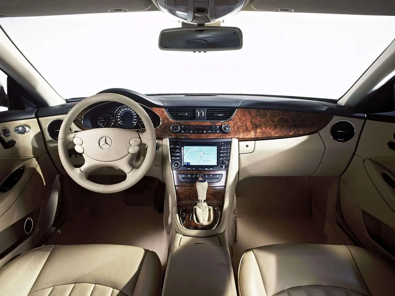 Mercedes-Benz CLS500 (2005) - Interior