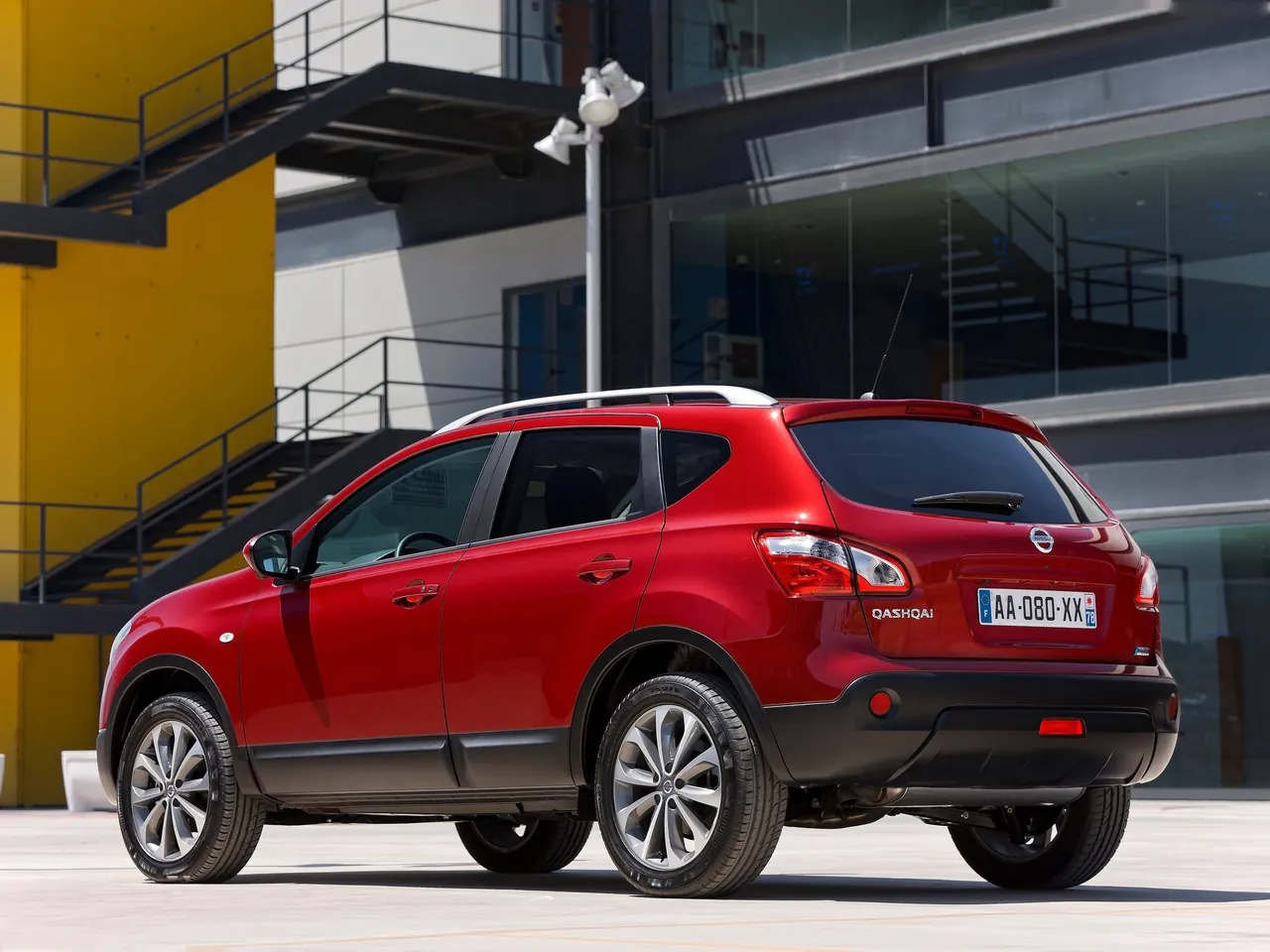 Nissan Qashqai (2012) – zadní tříčtvrteční pohled
