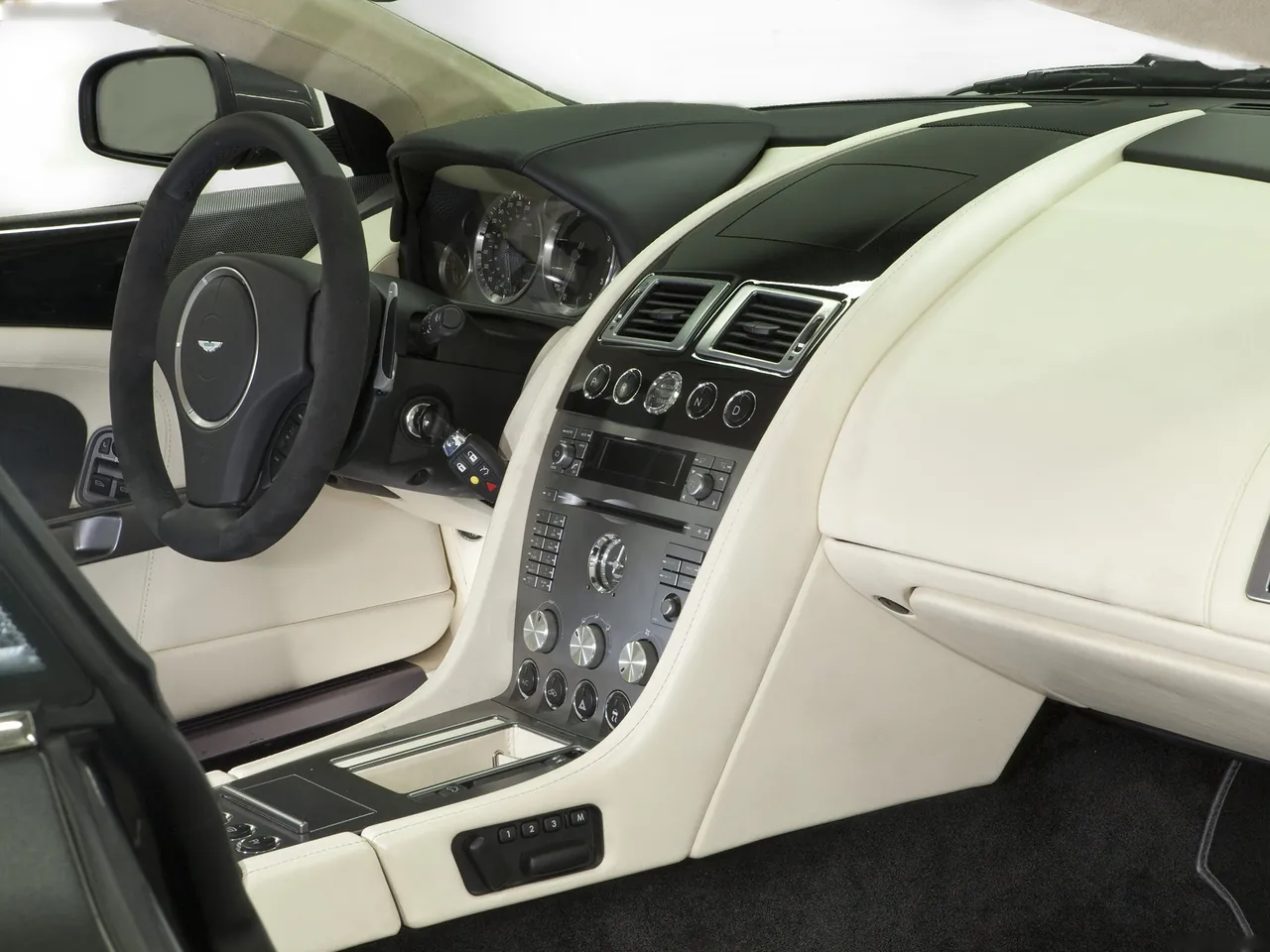 Edo Aston Martin DBS (2010) – interiér