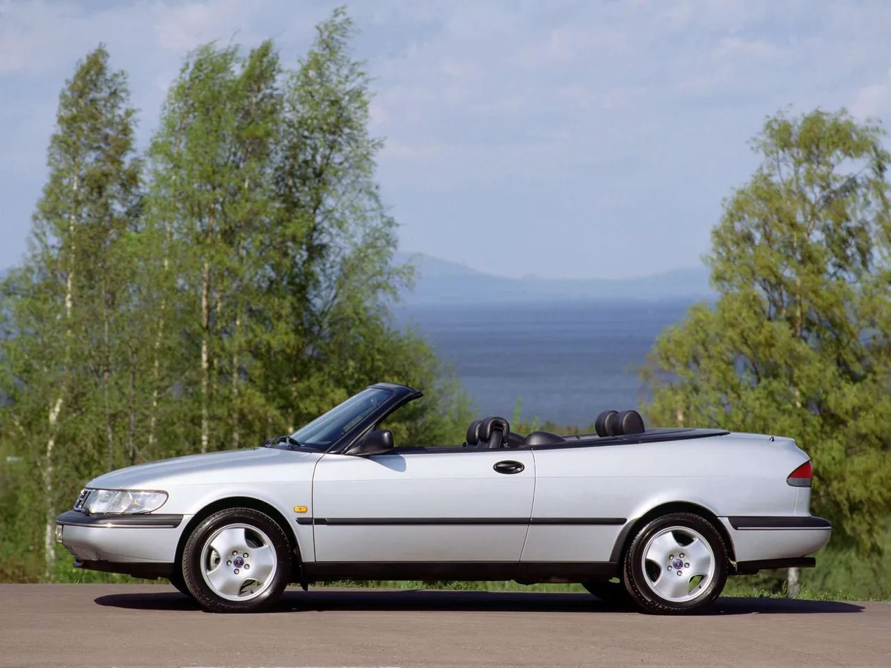 Saab 900 Convertible (1997) – boční profil