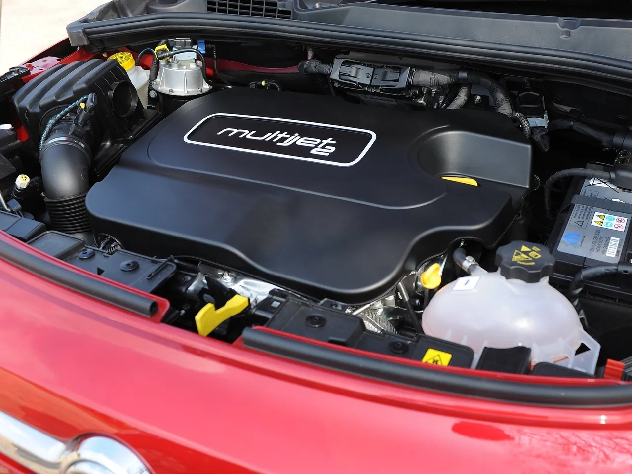 Fiat 500X [UK] (2015) – motorový prostor