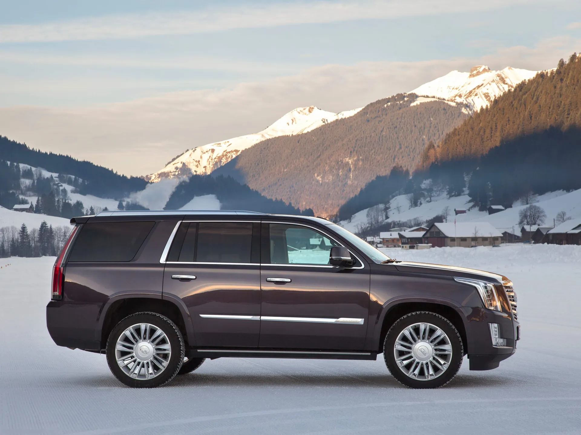 Cadillac Escalade [EU] (2015) – boční profil