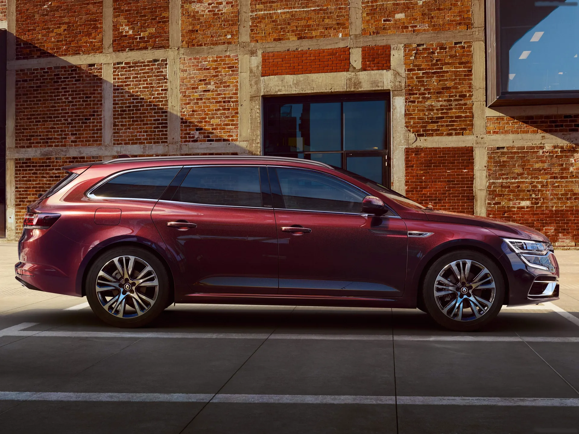 Renault Talisman Estate (2020) – boční profil