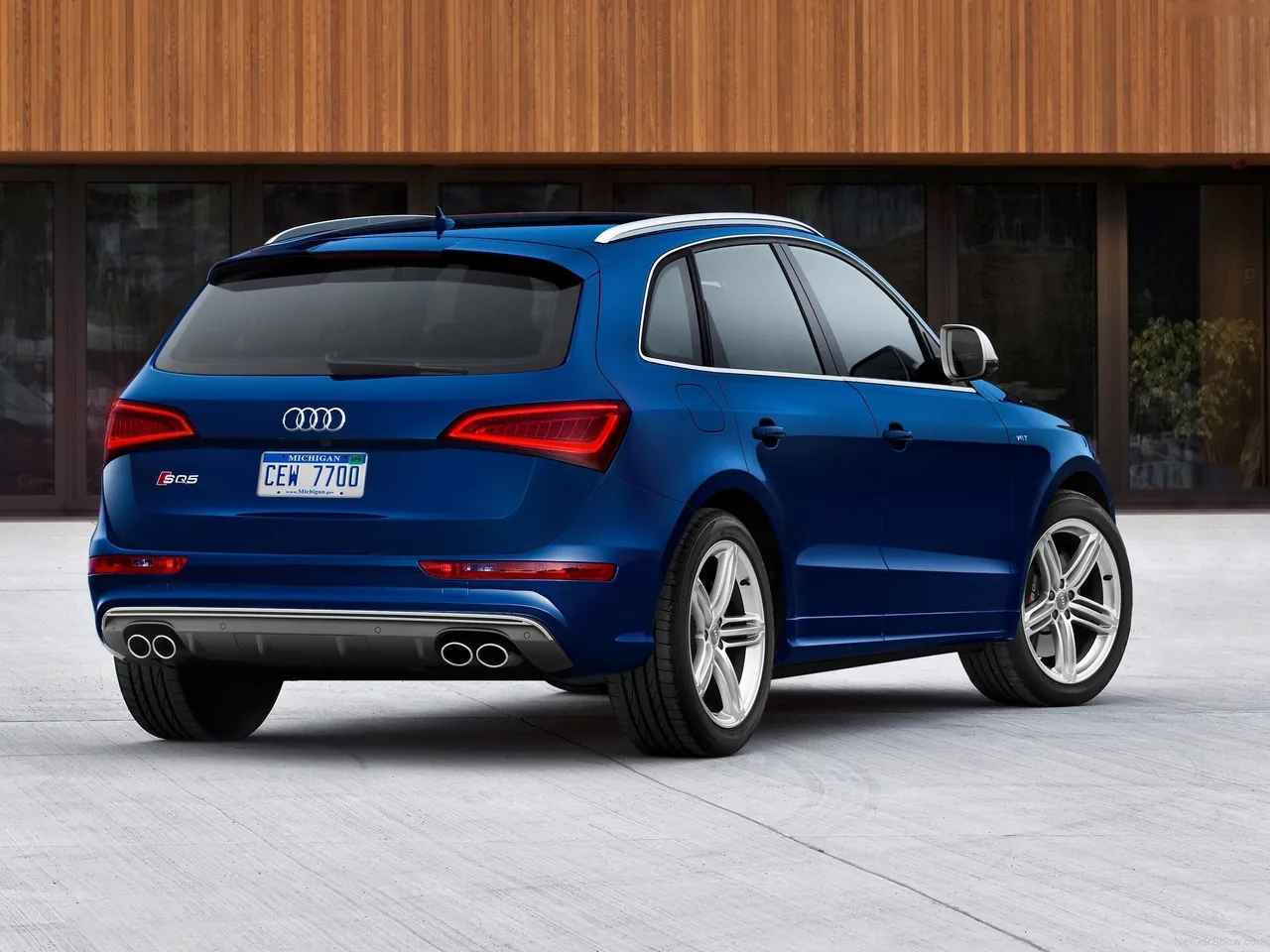 Audi SQ5 3.0 TFSI (2014) – zadní tříčtvrteční pohled