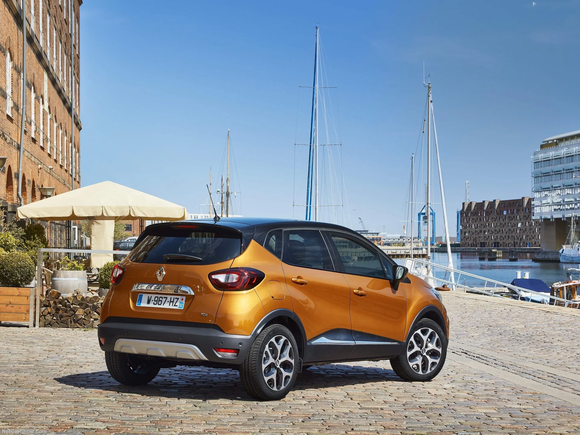Renault Captur (2018) – zadní tříčtvrteční pohled