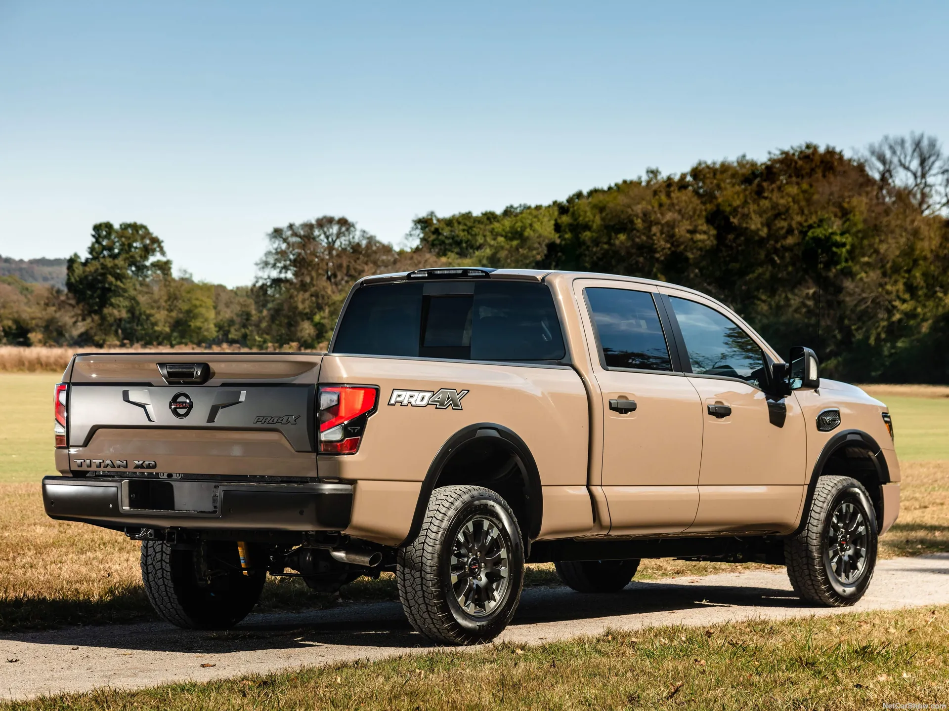 Nissan Titan XD (2020) – zadní tříčtvrteční pohled