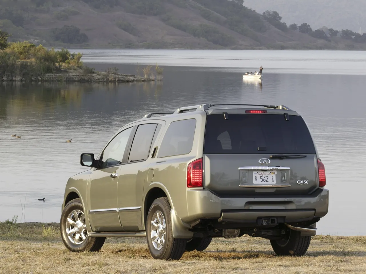 Infiniti QX56 (2006) – zadní tříčtvrteční pohled
