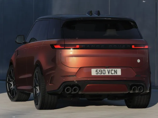 Land Rover Range Rover Sport SV Carbon (2026)