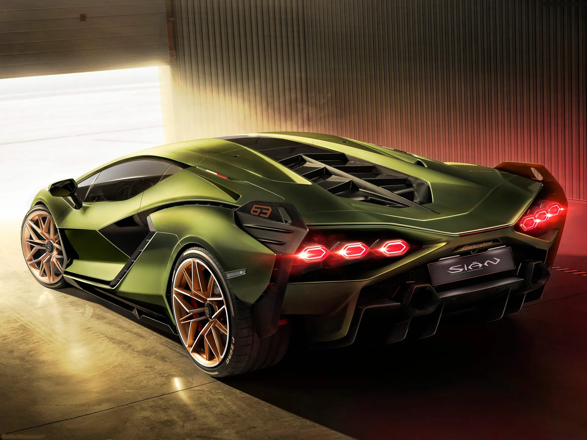 Lamborghini Sian (2020) – zadní tříčtvrteční pohled
