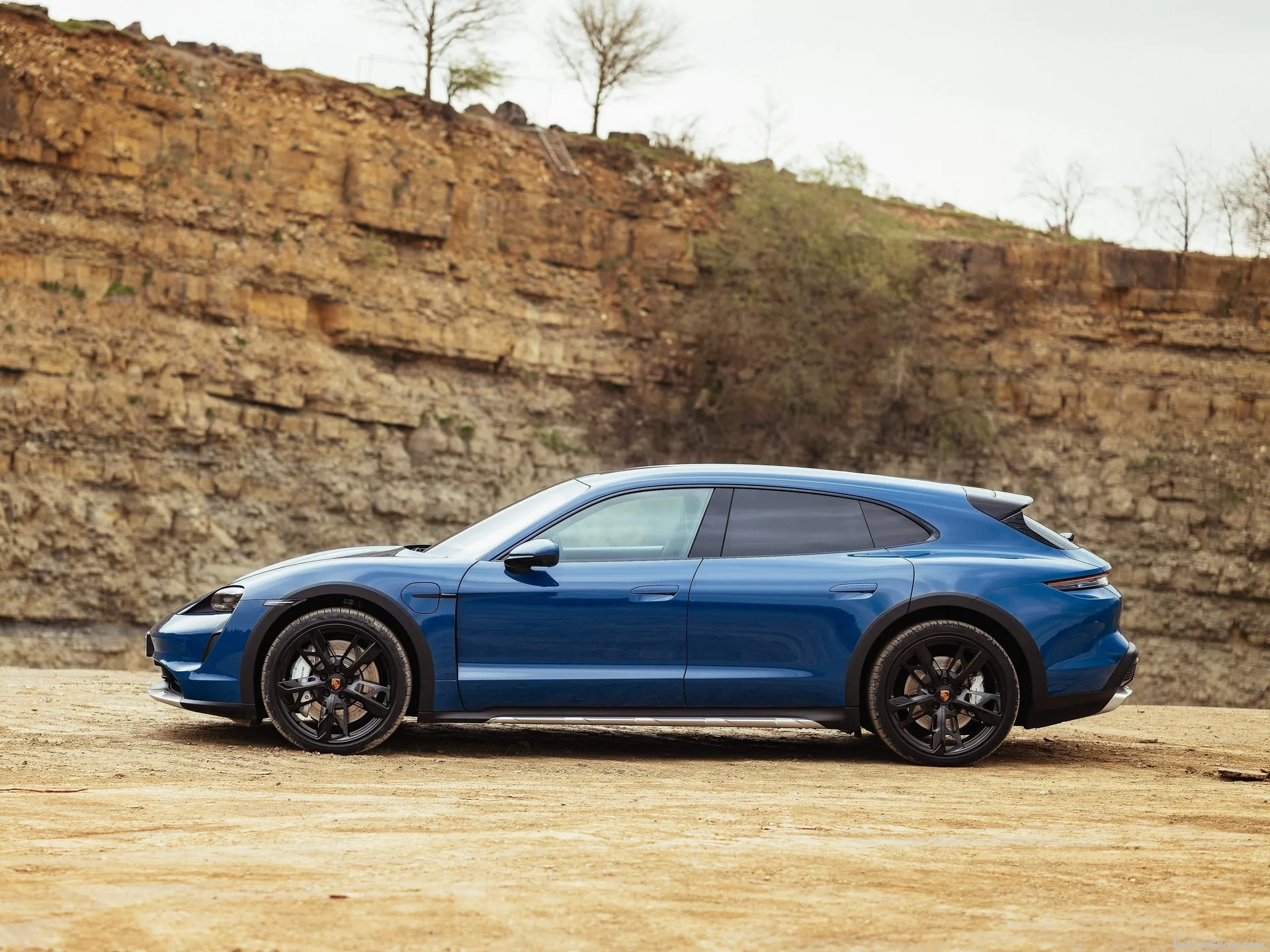 Porsche Taycan 4S Cross Turismo (2022) - Side Profile