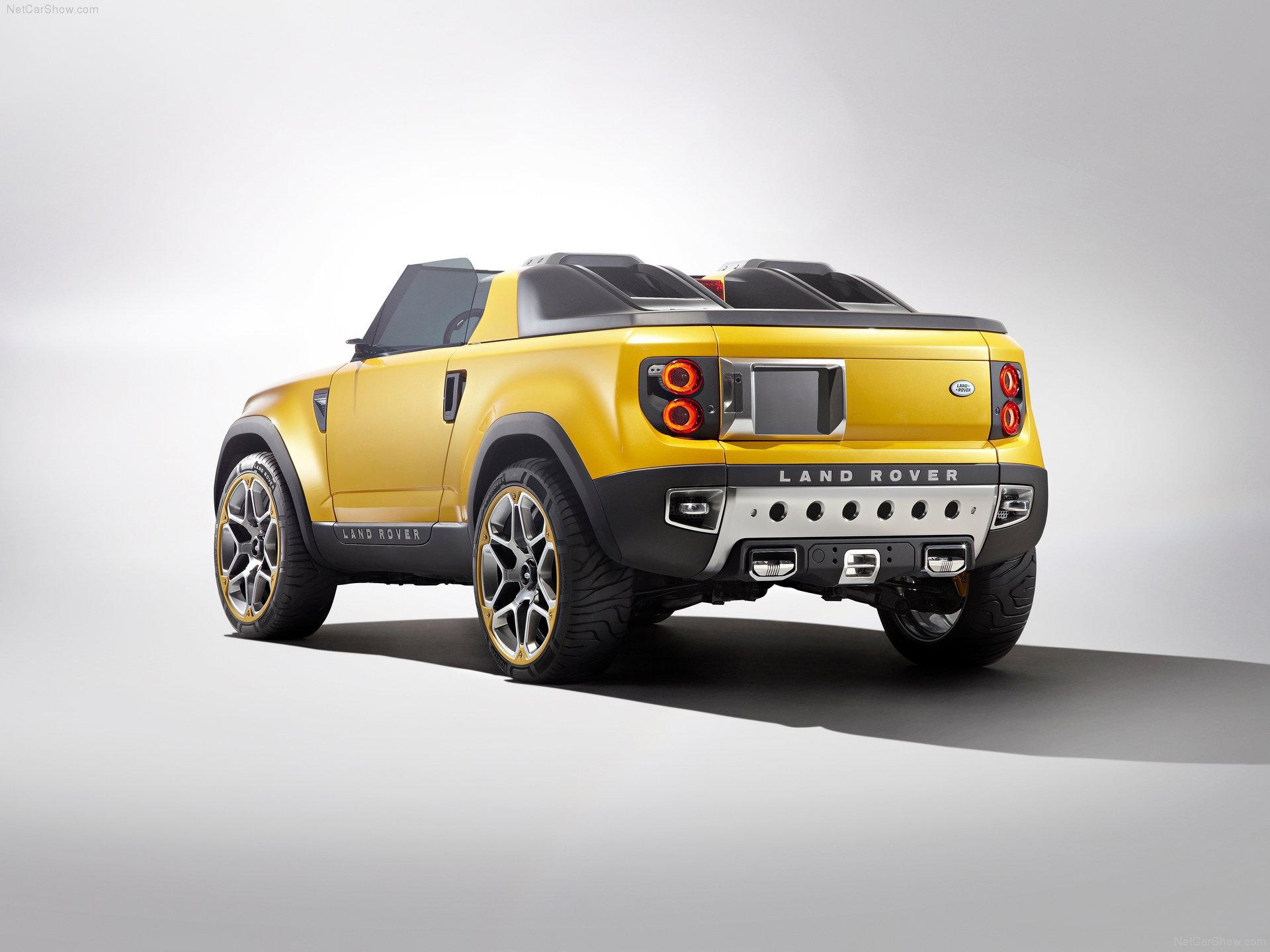 Land Rover DC100 Sport Concept (2011) – zadní tříčtvrteční pohled