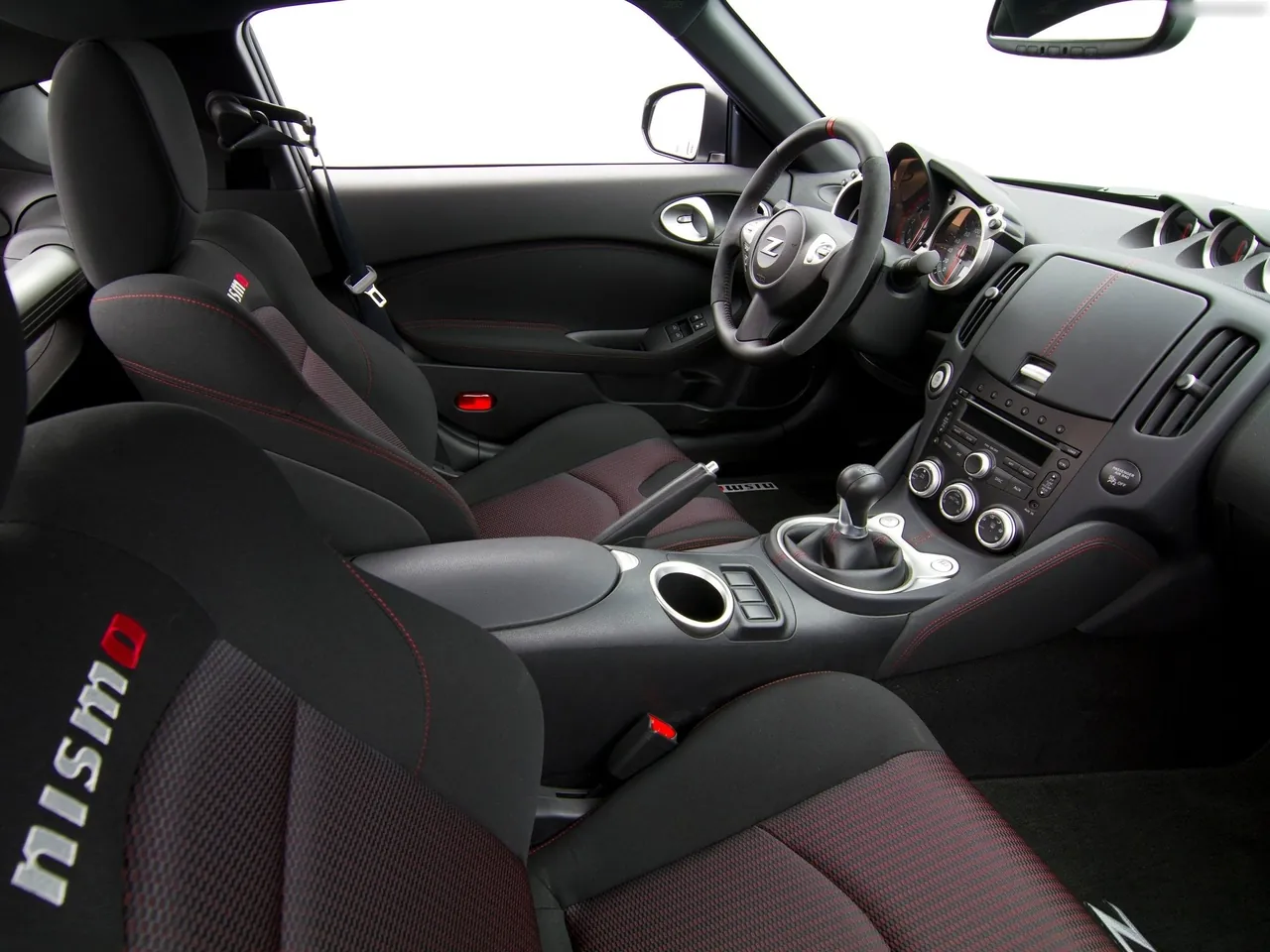 Nissan 370Z Nismo (2014) – interiér