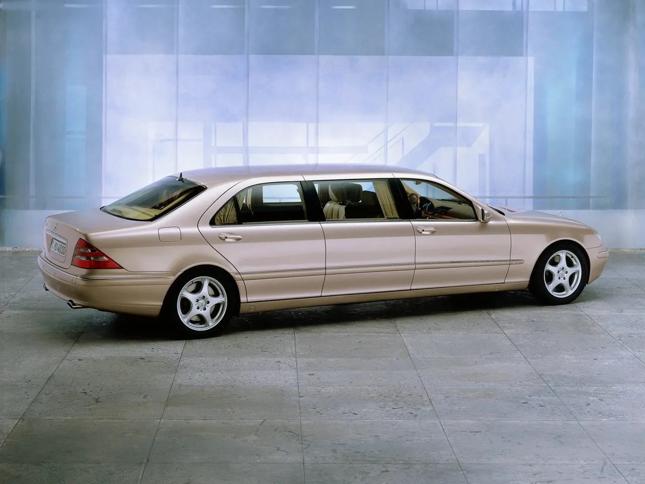 Mercedes-Benz S-Class Pullman Limousine W220 (2001) - Rear Three-Quarter