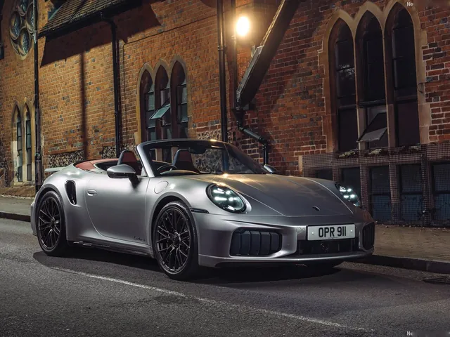 Porsche 911 Turbo S Cabriolet [UK] (2026)