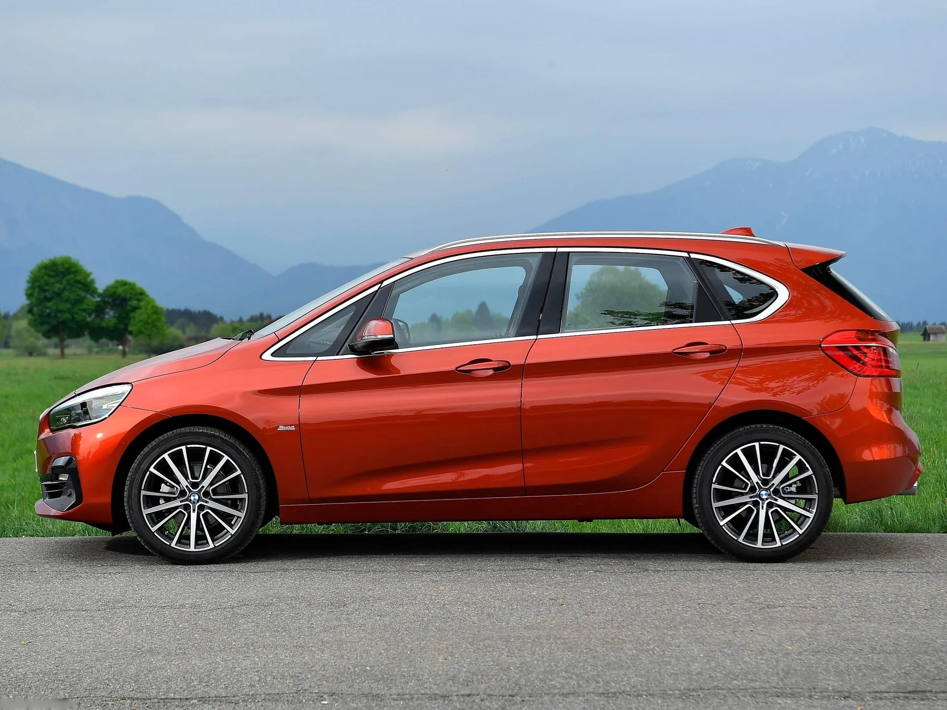 BMW 2-Series Active Tourer (2019) – boční profil