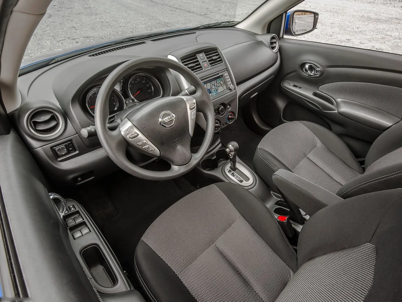 Nissan Versa Sedan (2015) - Interior