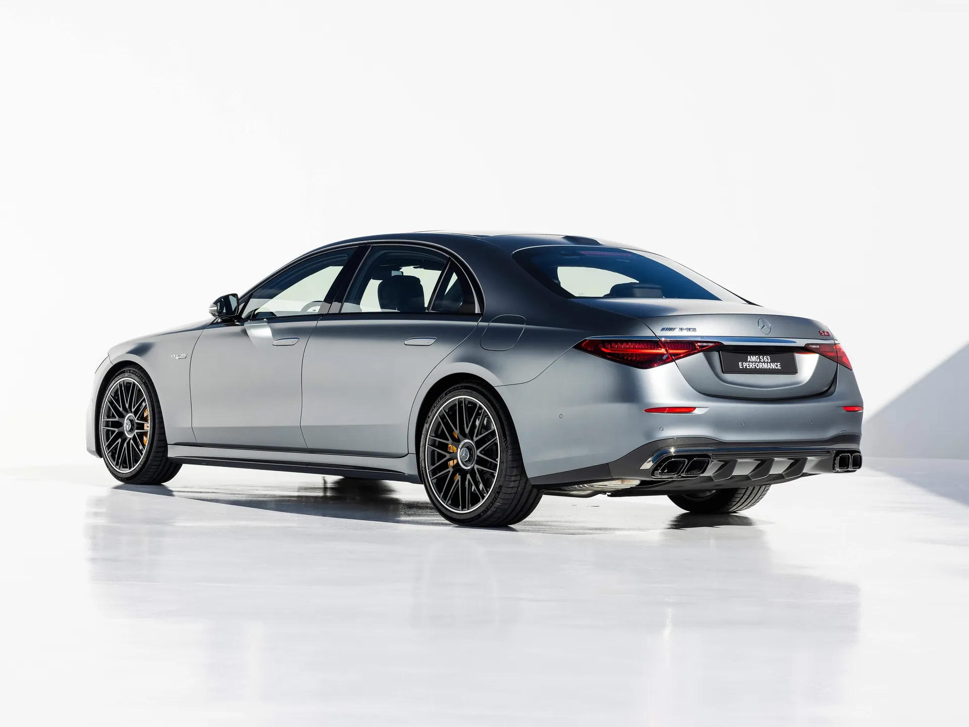 Mercedes-Benz S63 AMG E Performance (2023) - Rear Three-Quarter