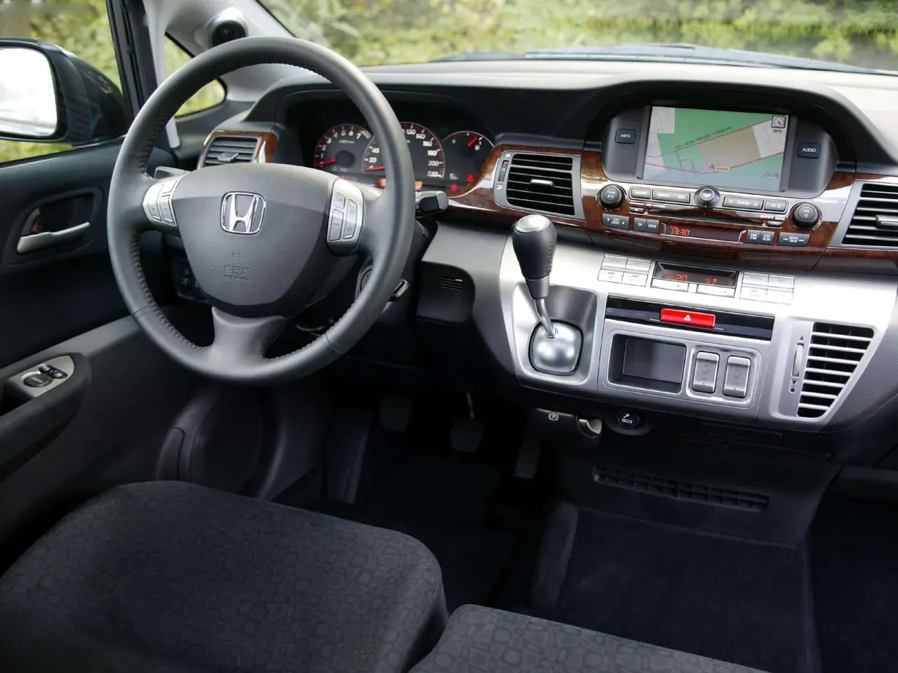 Honda FRV (2004) – interiér