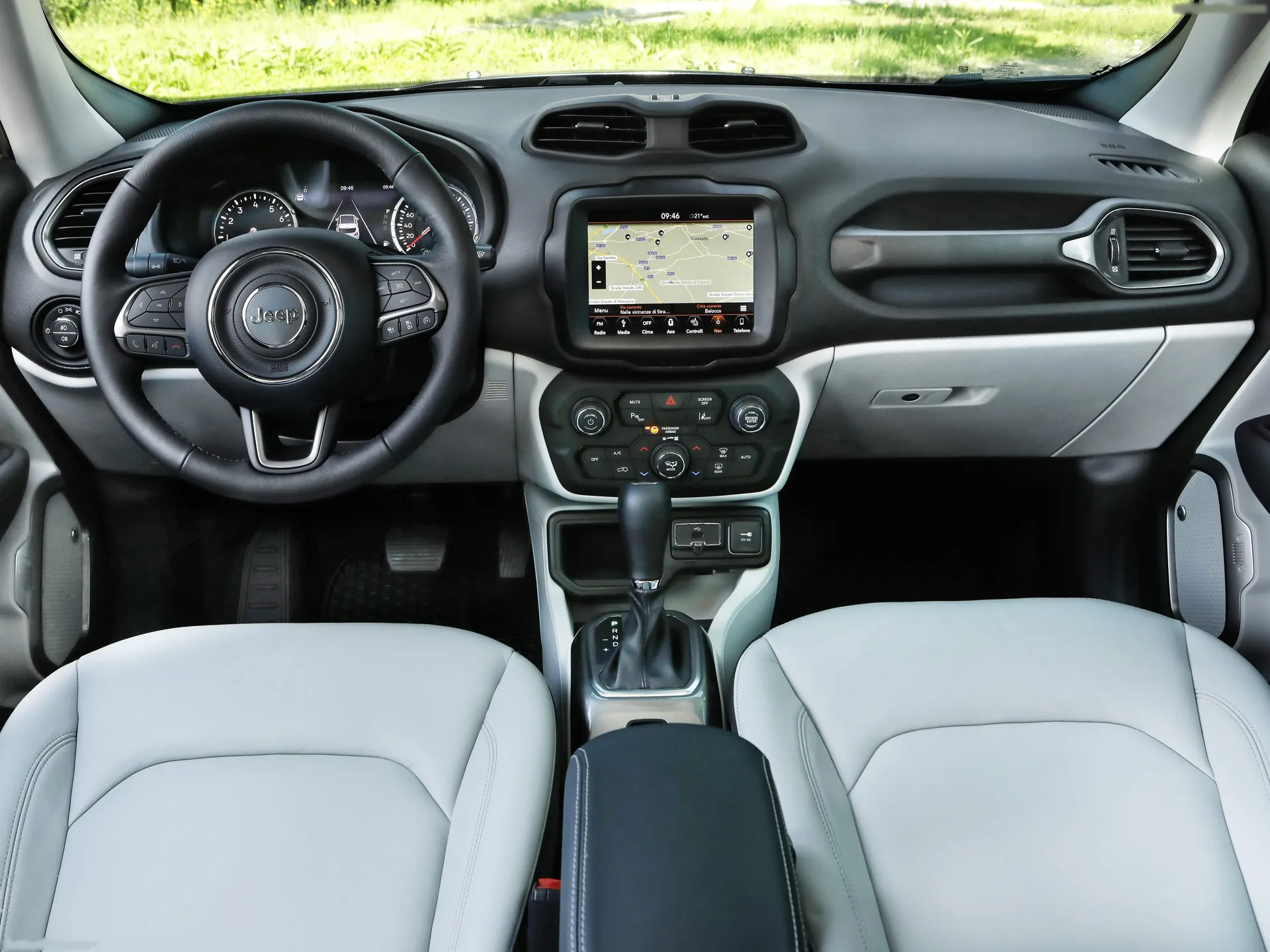 Jeep Renegade (2019) - Interior