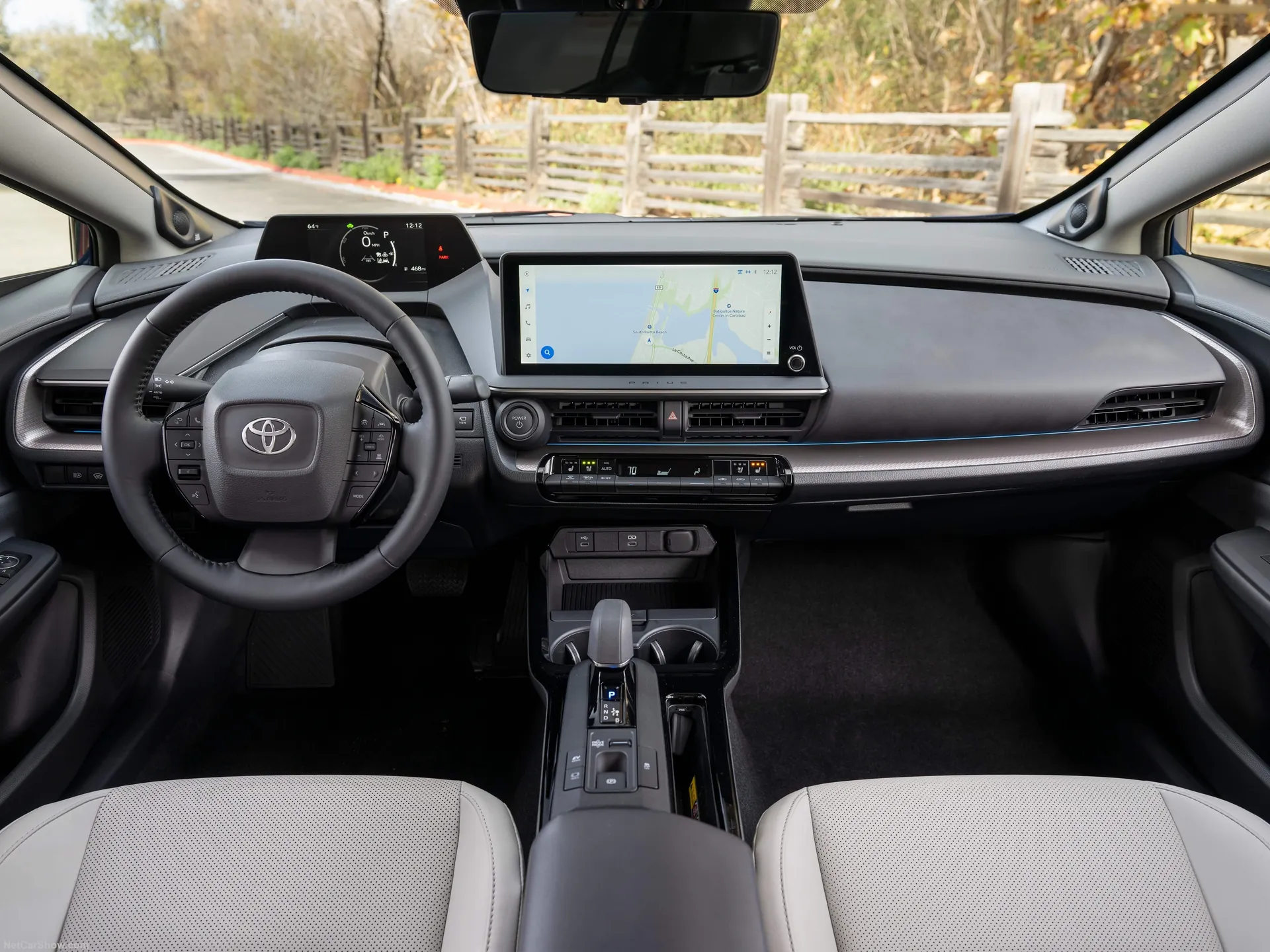 Toyota Prius [US] (2023) – interiér
