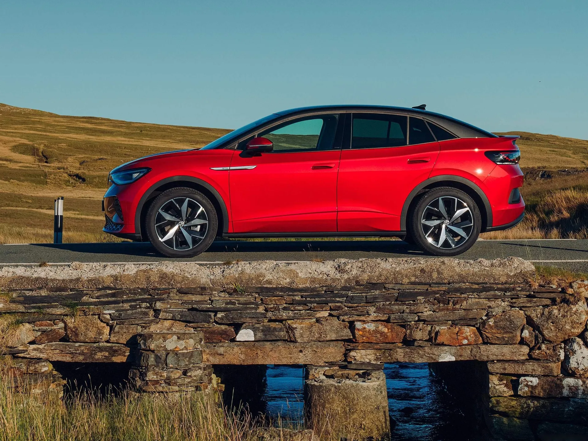 Volkswagen ID.5 GTX [UK] (2022) – boční profil