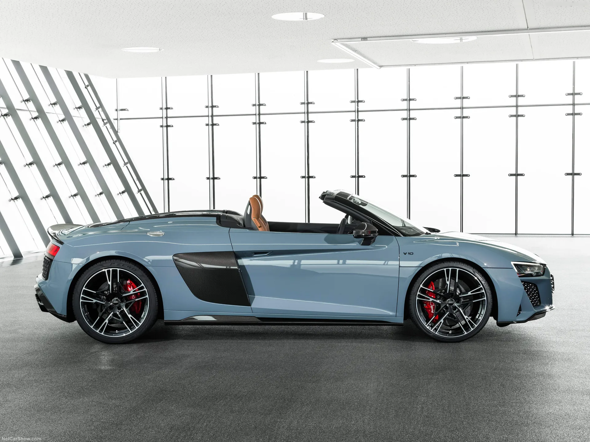 Audi R8 Spyder (2019) - Side Profile