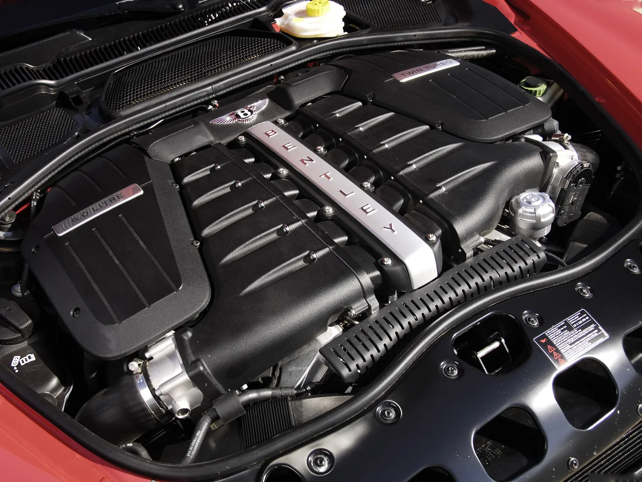 Bentley Continental GT Speed (2008) – motorový prostor
