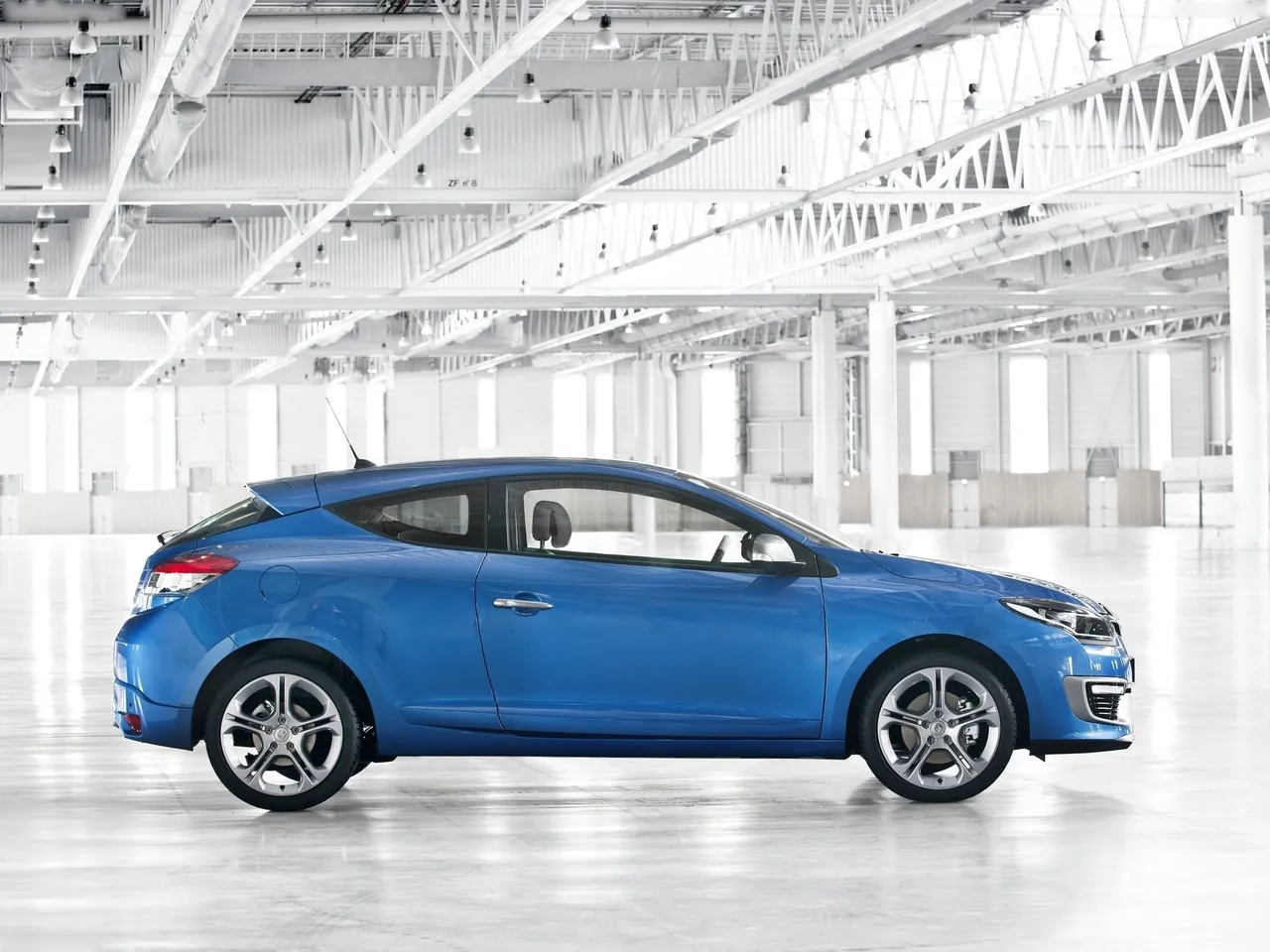 Renault Megane Coupe (2014) – boční profil