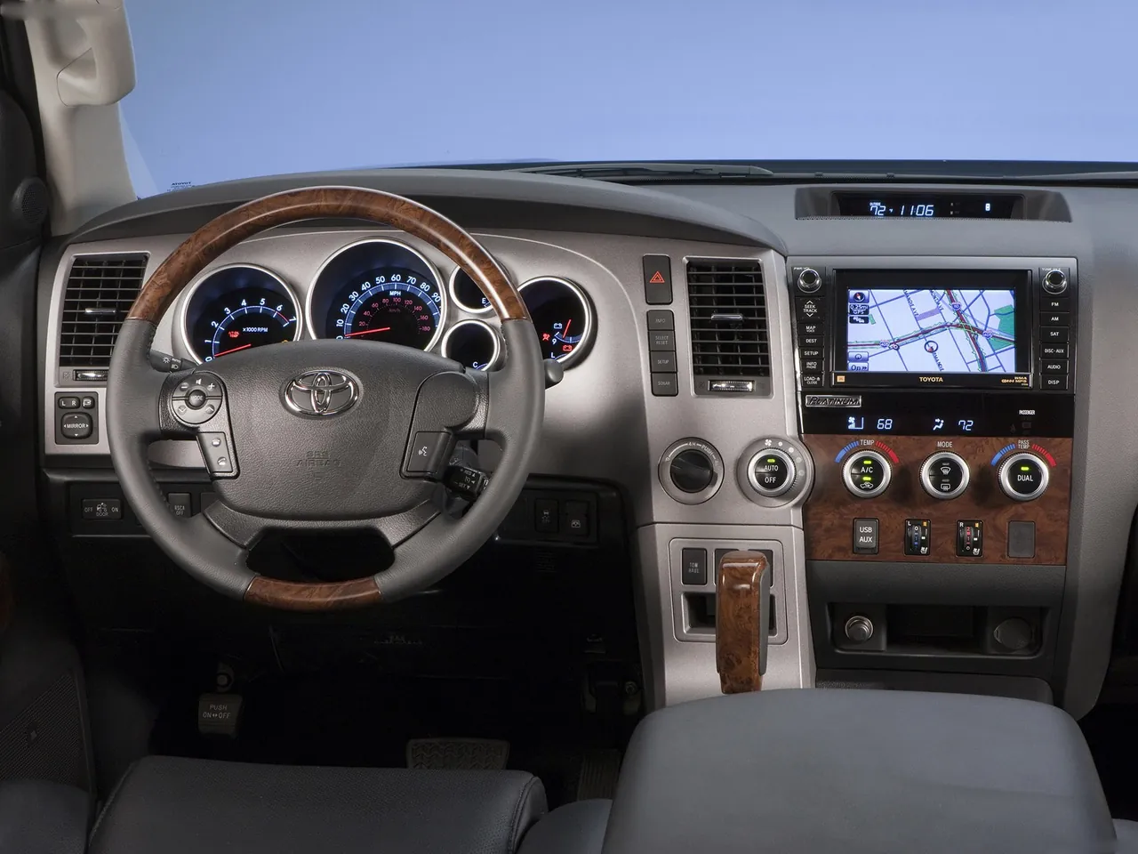 Toyota Tundra CrewMax (2010) – interiér