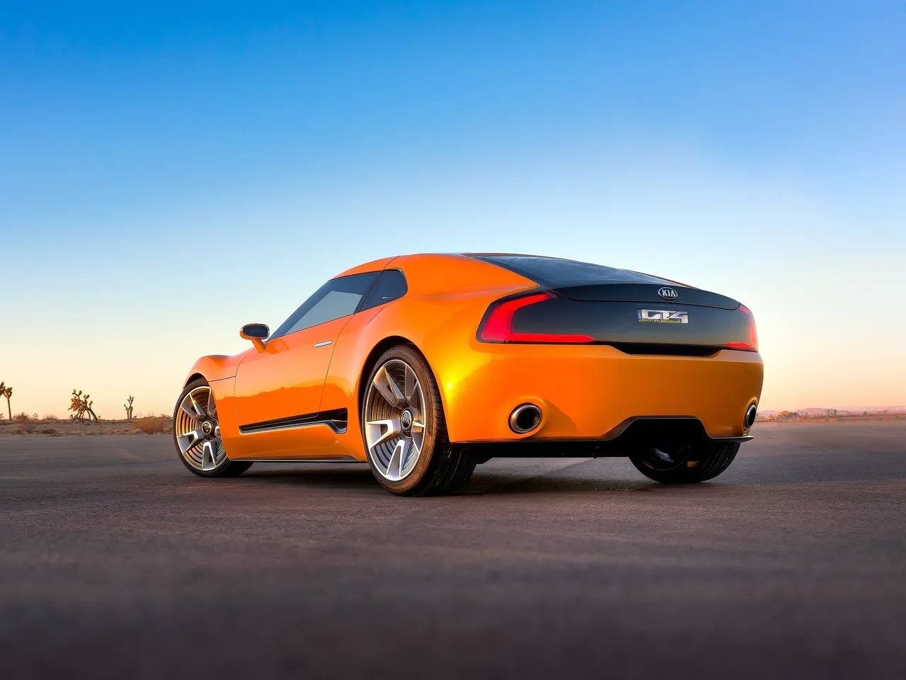 Kia GT4 Stinger Concept (2014) – zadní tříčtvrteční pohled