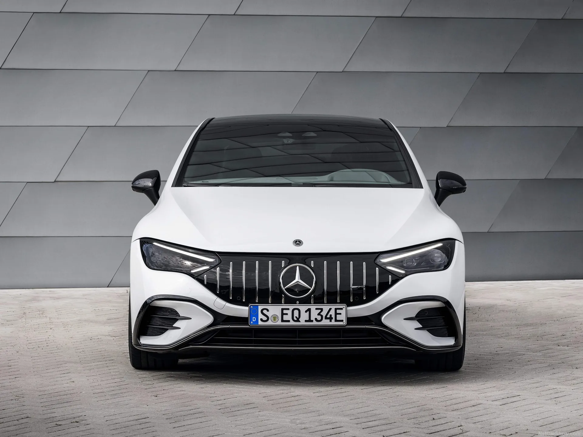 Mercedes-Benz EQE 53 AMG (2023) - Front