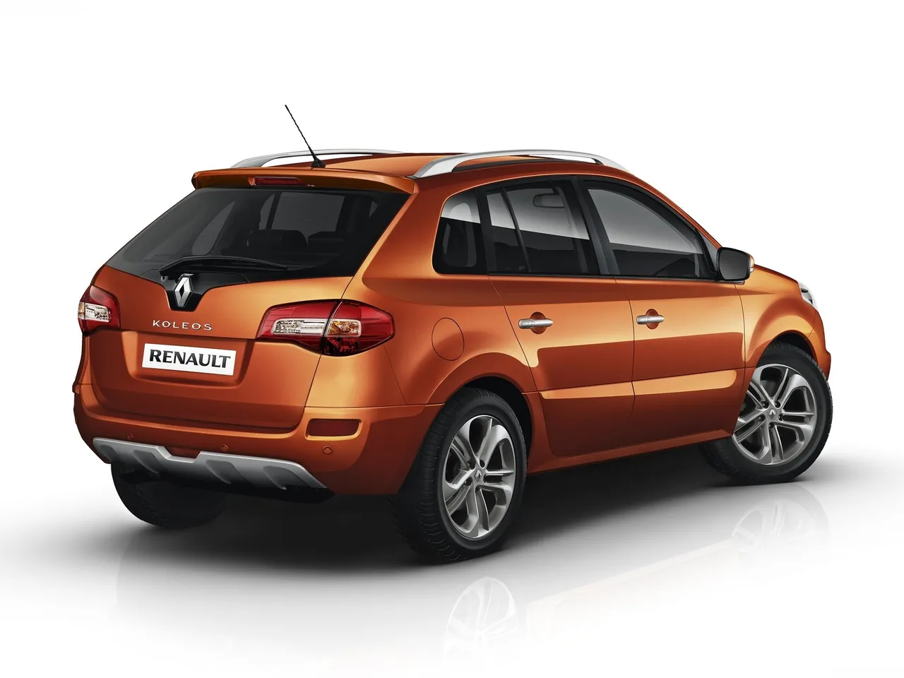 Renault Koleos (2012) – zadní tříčtvrteční pohled