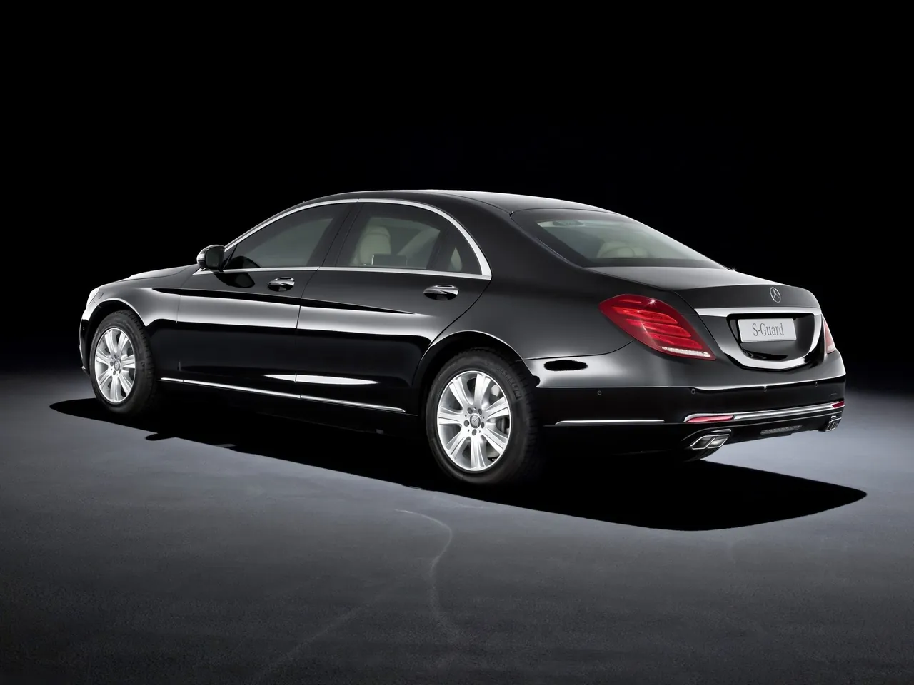Mercedes-Benz S600 Guard (2015) - Rear Three-Quarter