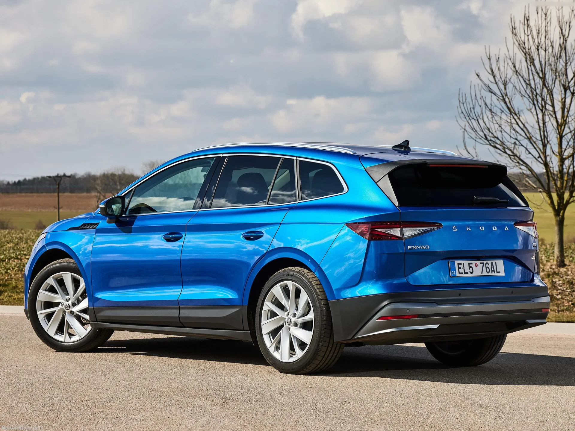 Skoda Enyaq iV (2021) – zadní tříčtvrteční pohled