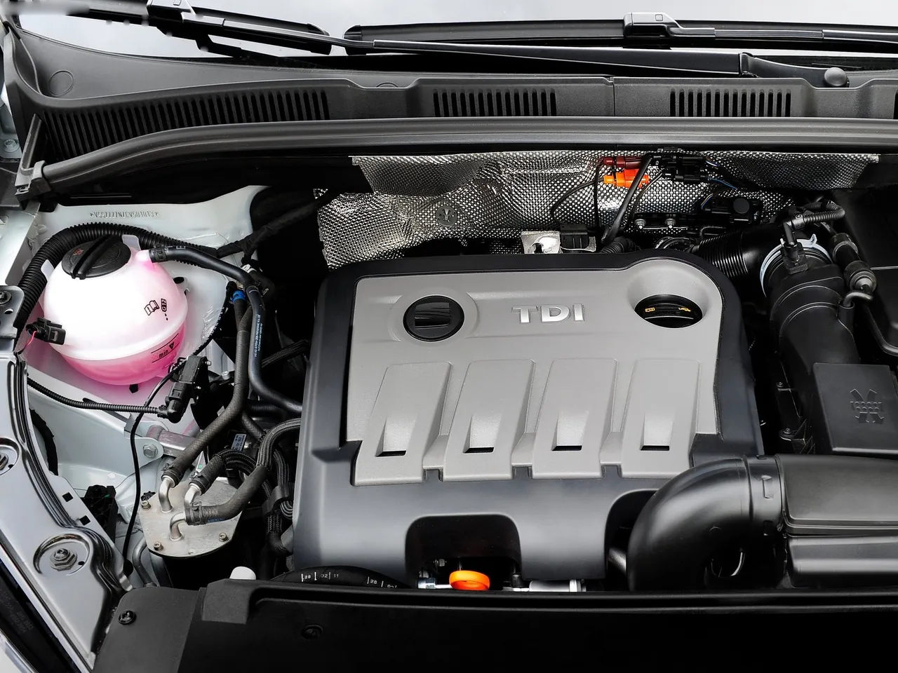 Seat Alhambra 4WD (2012) – motorový prostor