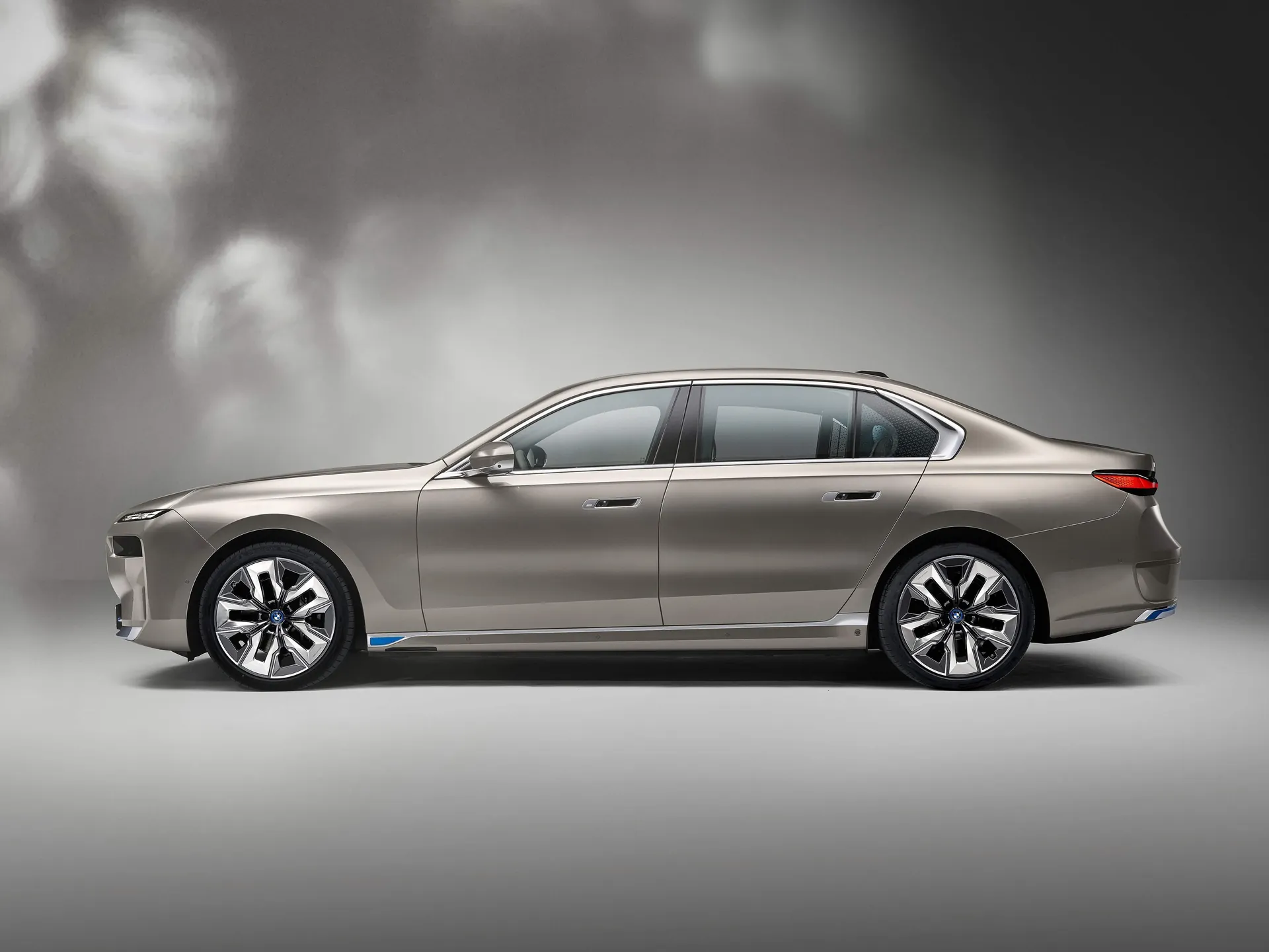 BMW i7 (2023) – boční profil