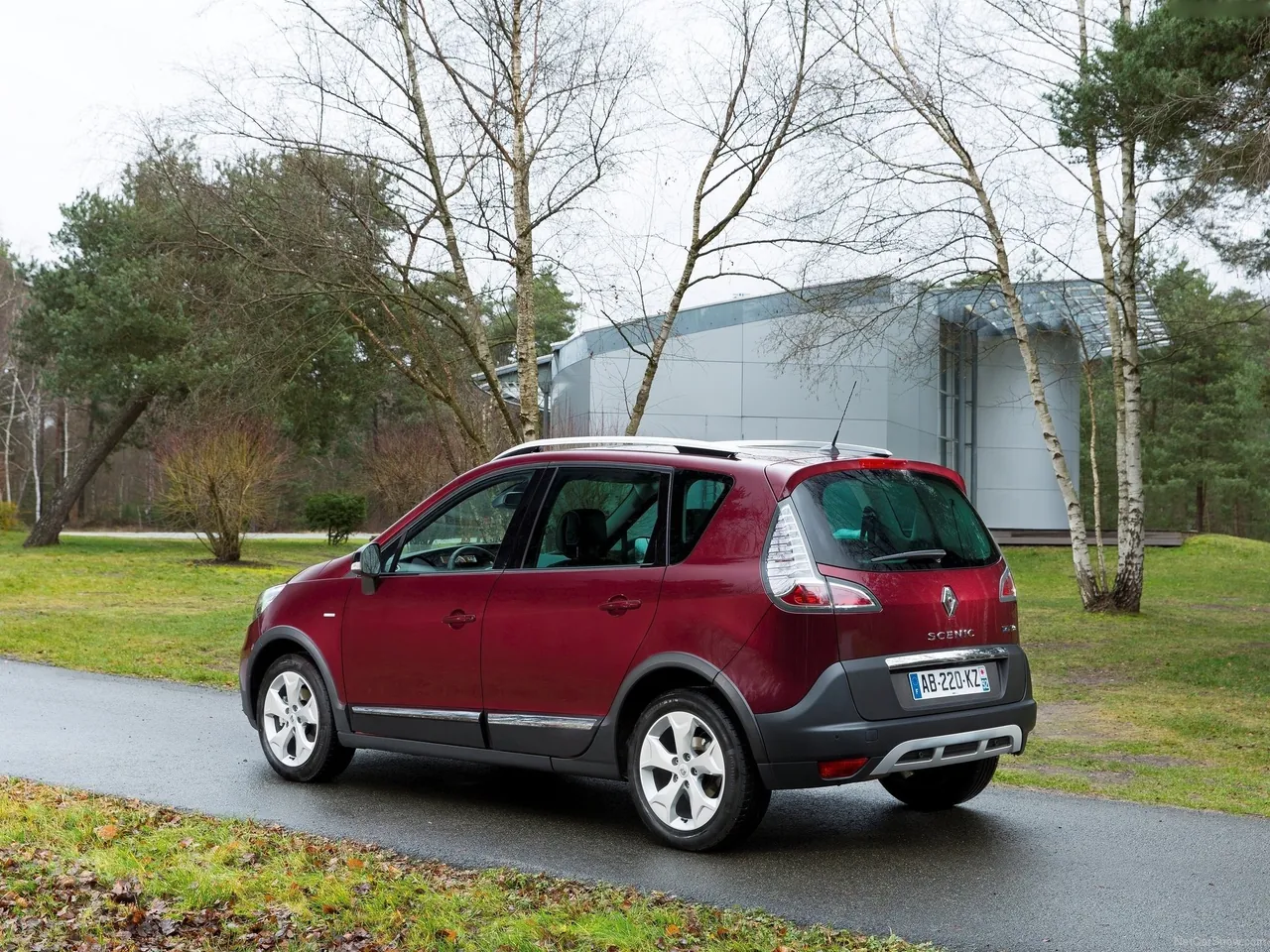 Renault Scenic XMOD (2013) – zadní tříčtvrteční pohled