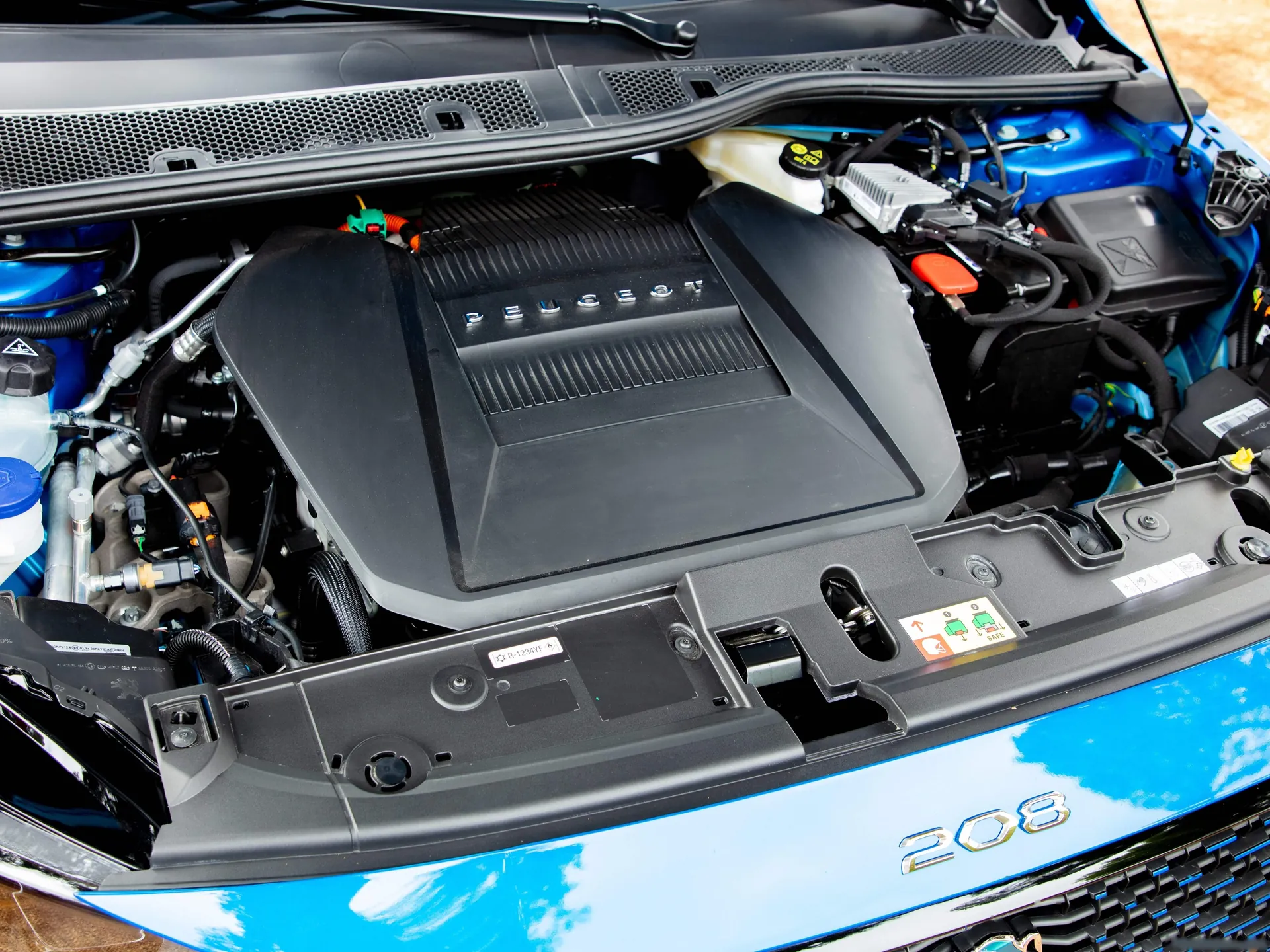 Peugeot e-208 (2020) – motorový prostor