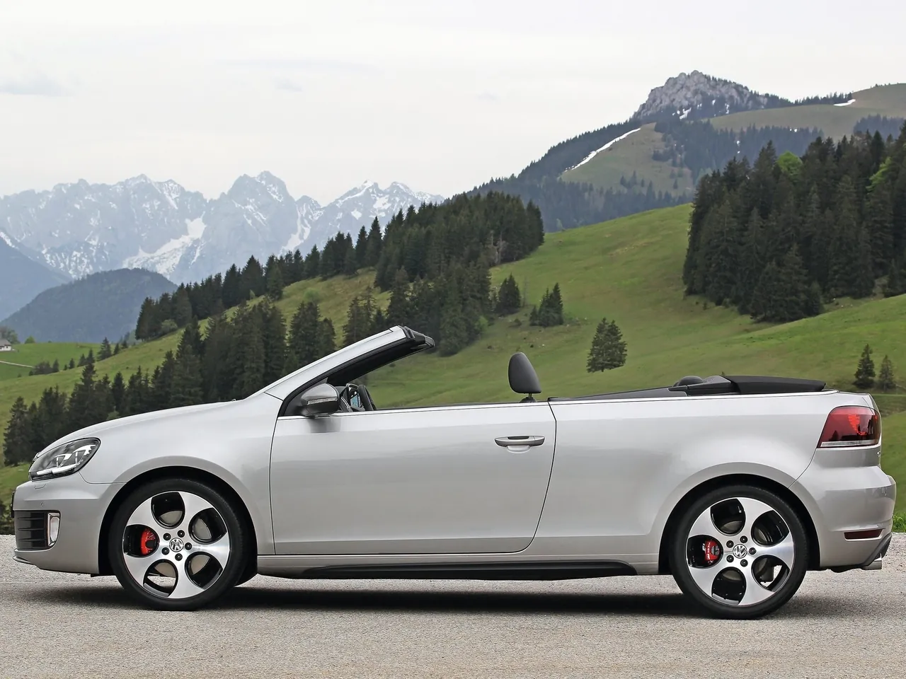 Volkswagen Golf GTI Cabriolet (2013) – boční profil
